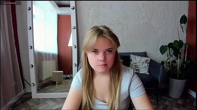 Snapshot of Melissa_199 chatting on October 6, 10:32 am Melissa 199 online show from October 6, 10:32 am