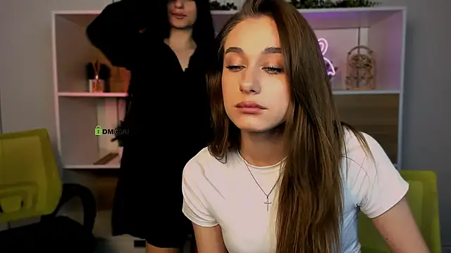 nicole muah online show from December 3, 5:37 pm