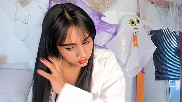 CharlottePetitte online show from October 31, 8:57 pm