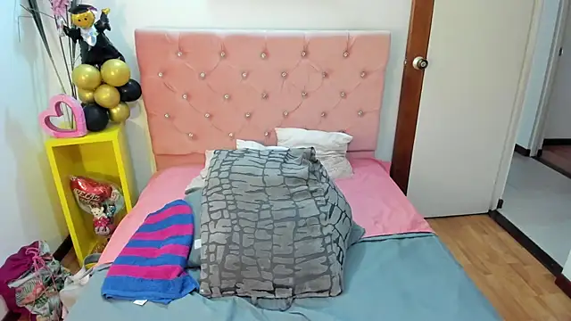 tinalorenz  online show from October 27, 2:34 pm