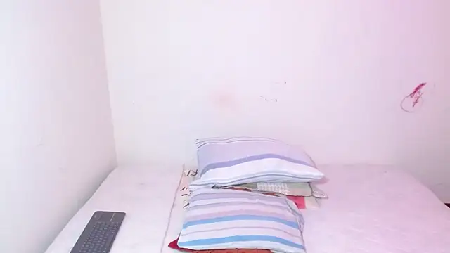 lorenacapelli online show from November 17, 11:44 am