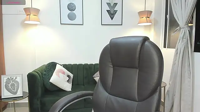 Natasha Kiim  online show from November 29, 3:43 am