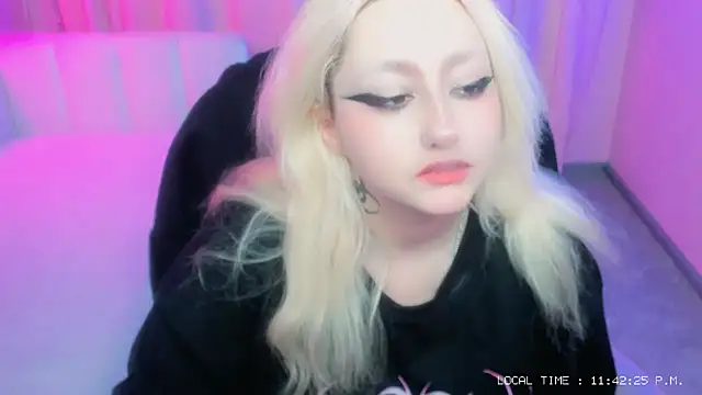 JuliaSharkk online show from November 7, 9:42 pm