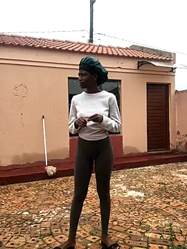 Caramel102004 online show from December 21, 10:41 am