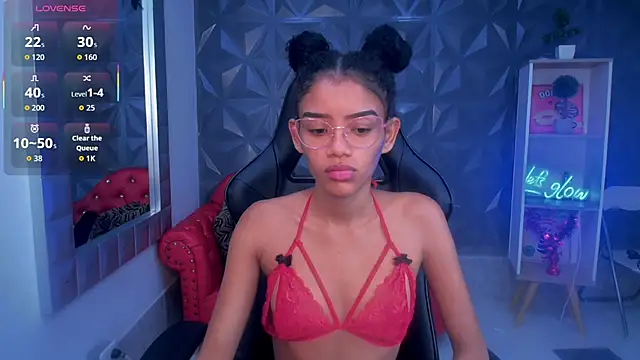 adisson petite1 online show from November 28, 1:25 pm