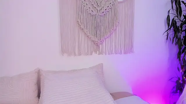 MissSofia 1 online show from December 4, 3:53 am