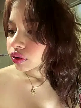 Mia Valmont online show from December 15, 1:38 pm