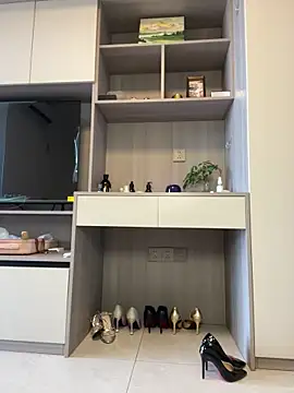 POS001 online show from April 4, 5:39 am