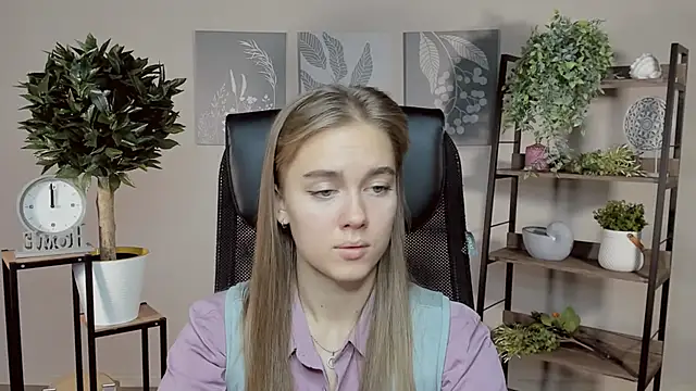 JuneWoods online show from November 12, 7:39 am