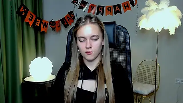 JuneWoods online show from October 24, 1:07 pm