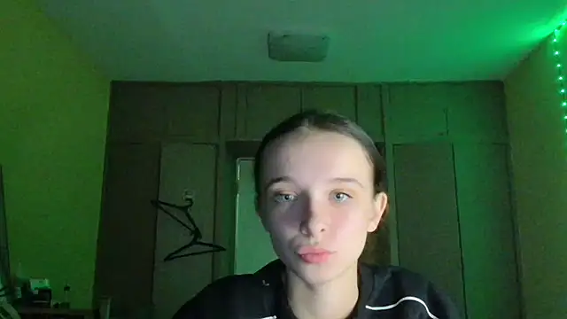 Emilia Light online show from October 11, 5:15 pm