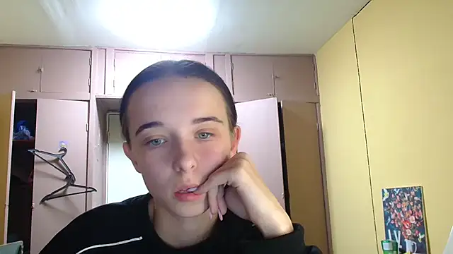 Emilia Light online show from October 14, 2:30 pm