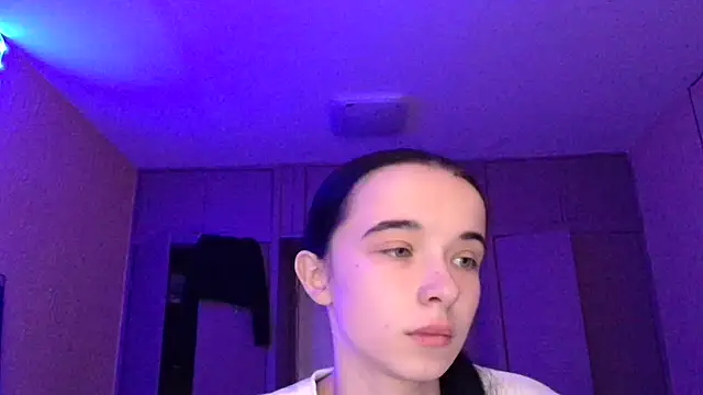 Emilia Light online show from November 21, 6:15 am