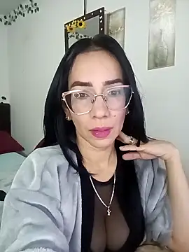 YaraDuartee online show from December 14, 8:03 pm