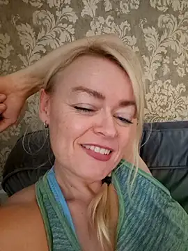 Snapshot of demidelightfulxx chatting on October 23, 12:44 pm demidelightfulxx online show from October 23, 12:44 pm