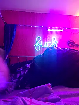 violentviolet68 online show from March 22, 6:25 pm