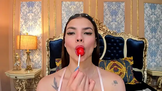 Snapshot of JulietaSinclair chatting on October 20, 10:13 pm JulietaSinclair online show from October 20, 10:13 pm