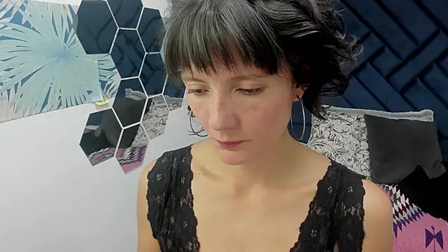 Valery More   online show from October 31, 1:15 pm