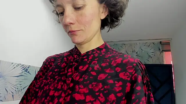 Valery More   online show from November 26, 1:45 pm