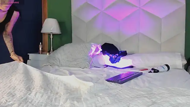 charlotte  queen online show from November 27, 9:50 pm