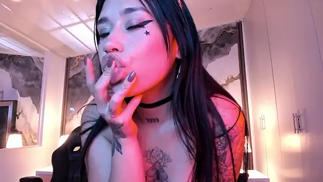 SusanVilla online show from April 16, 9:39 pm