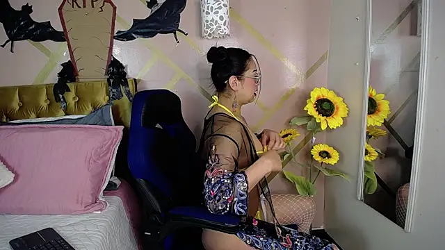Snapshot of Beleaht_Pleasure chatting on October 21, 12:20 pm Beleaht Pleasure online show from October 21, 12:20 pm