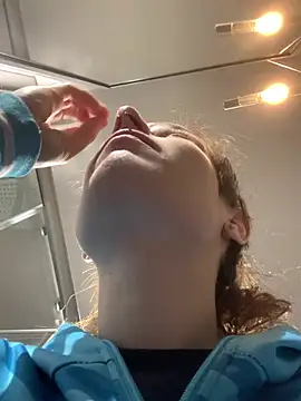 GoldenPussy1329 online show from April 12, 1:58 pm