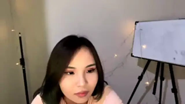 CarollFalick online show from December 14, 12:33 pm