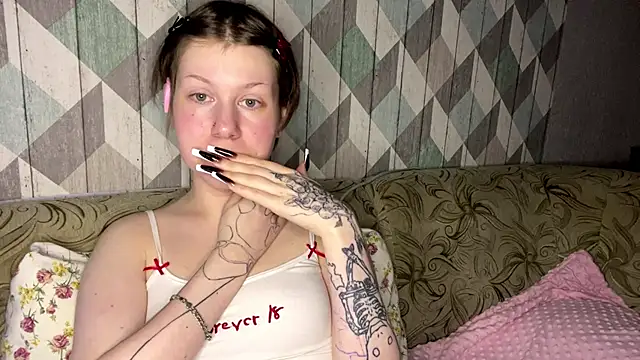 RebelKitsune online show from December 4, 7:03 pm