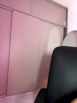 EmilyZuits online show from November 23, 10:11 pm