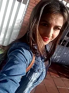 chloe  Jones  online show from November 11, 12:13 pm