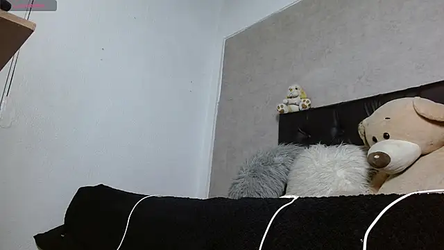 Snapshot of zahara_velour chatting on October 21, 3:54 am zahara velour online show from October 21, 3:54 am