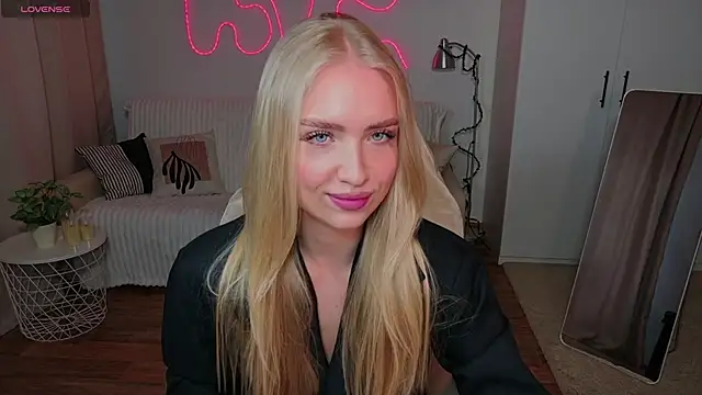 TessaGrays online show from April 4, 9:52 am