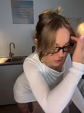 MiraLuna online show from December 5, 10:05 am