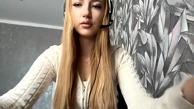 HollyCroker online show from October 13, 8:17 am