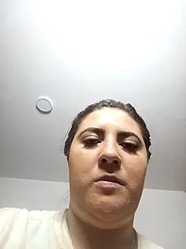 Snapshot of saraaa__ chatting on October 2, 3:00 am saraaa   online show from October 2, 3:00 am