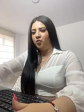 Snapshot of saraaa__ chatting on September 29, 8:36 pm saraaa   online show from September 29, 8:36 pm