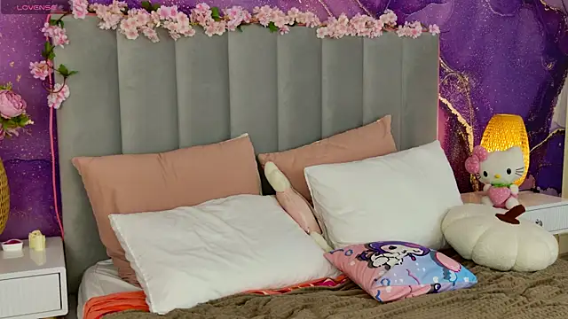 Stellahaart online show from November 18, 1:23 pm