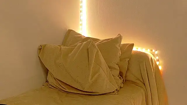 Sia a online show from November 28, 9:45 am