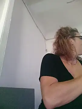 Fifi83Bell online show from November 2, 1:36 pm