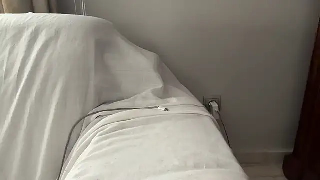 nanaisbackk online show from December 19, 12:08 pm