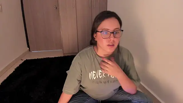 Venus cat  online show from October 4, 8:35 pm