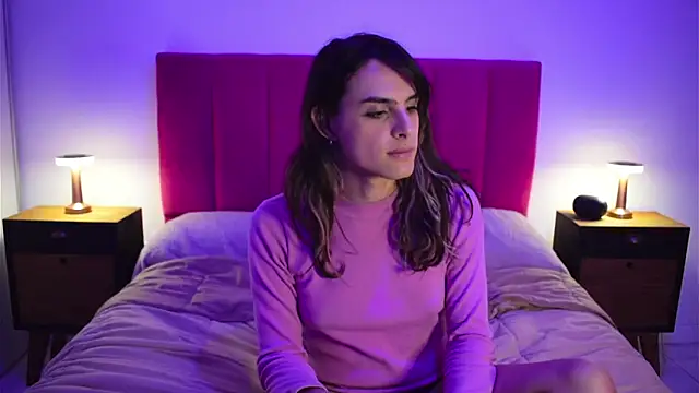 estrogen nia online show from October 19, 3:30 am