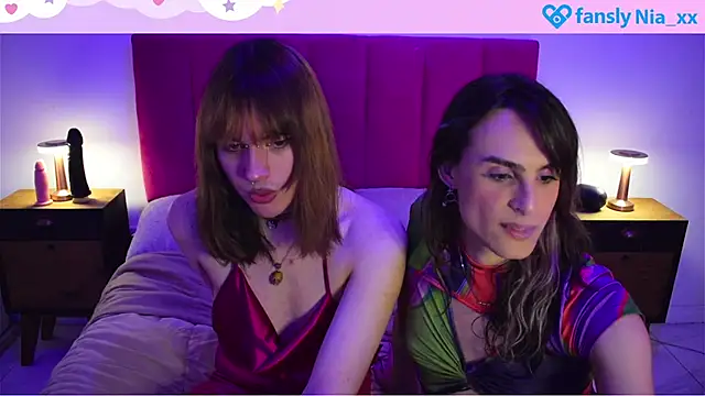 estrogen nia online show from October 9, 1:32 am