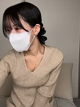 hana-08787- online show from February 2, 9:25 pm