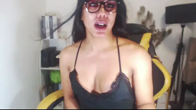 hugecockyurikaa online show from December 1, 1:03 pm