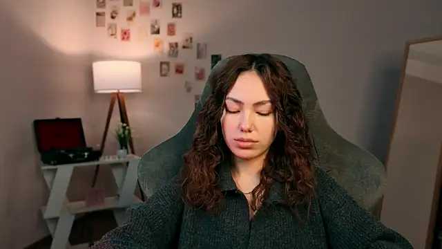 branchwithflowerss online show from November 26, 12:17 pm