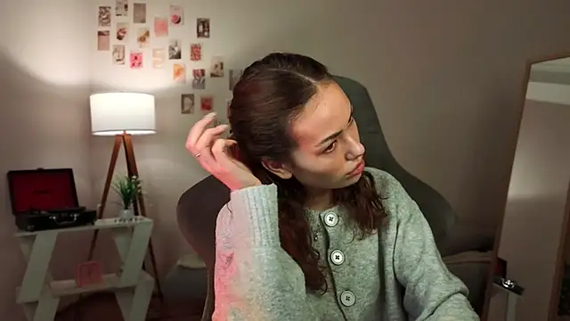 branchwithflowerss online show from December 16, 12:33 pm