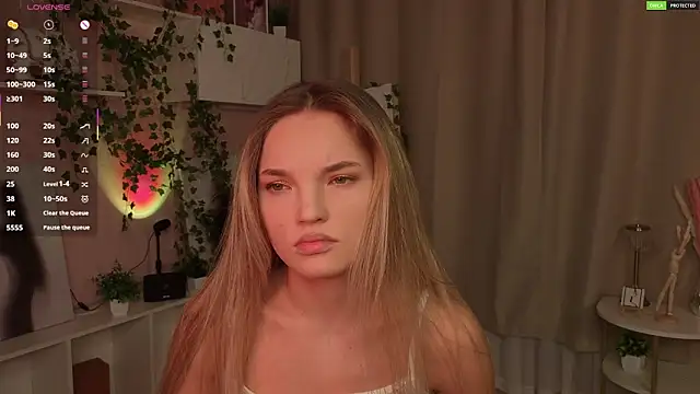 JulieLupo online show from November 21, 6:04 am