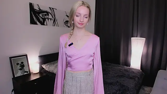 Snapshot of PocketDollX chatting on October 6, 1:28 pm PocketDollX online show from October 6, 1:28 pm